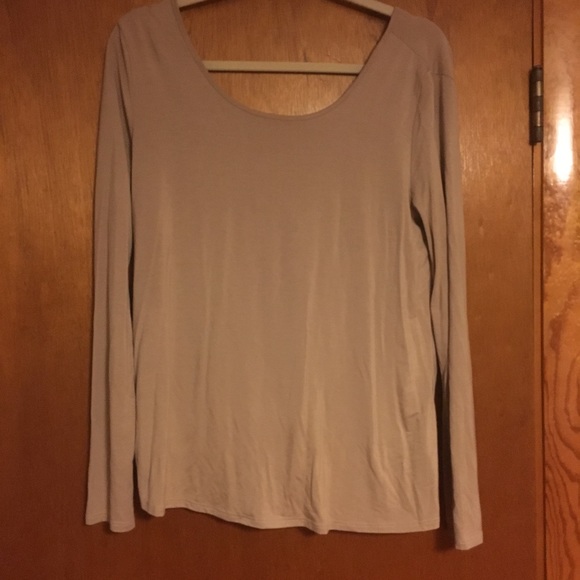 SEXY Lulu’s open back tan long sleeve top - Picture 3 of 3